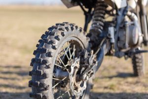 cross-motorcycle-rear-wheel-close-up-view-motocro enduro tyres