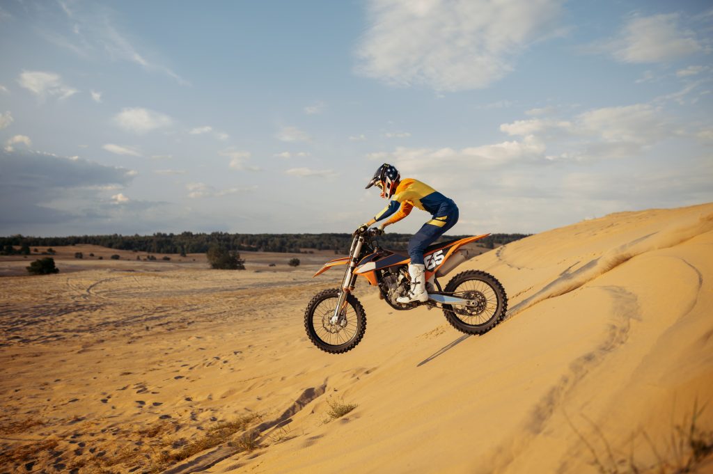 how to ride downhill on a dirt bike discese in moto da enduro Abfahrten mit dem Enduro-Motorrad